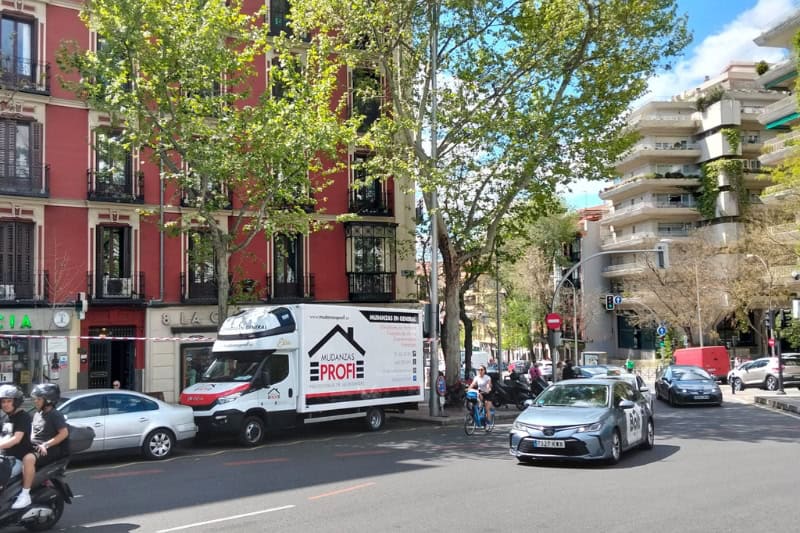 organizar una mudanza de oficina en verano